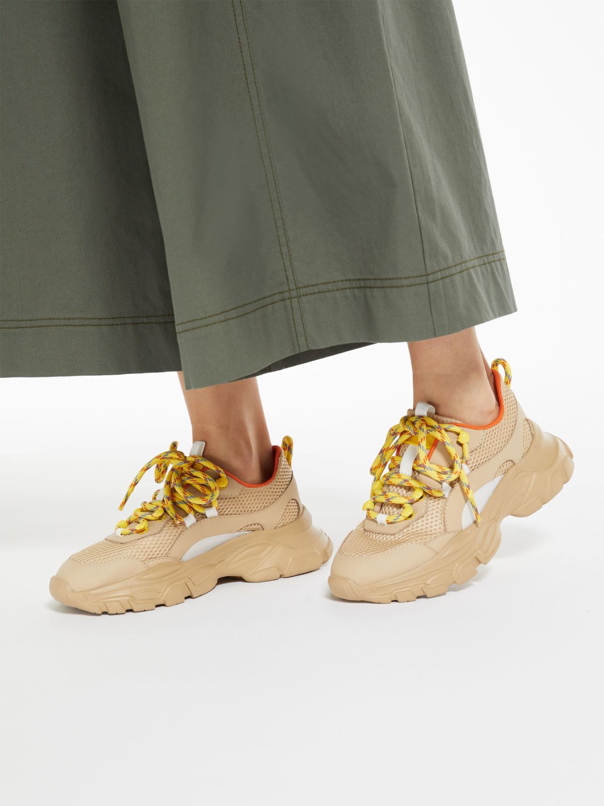 牛皮革徽标运动鞋 - 米色 - Marina Rinaldi