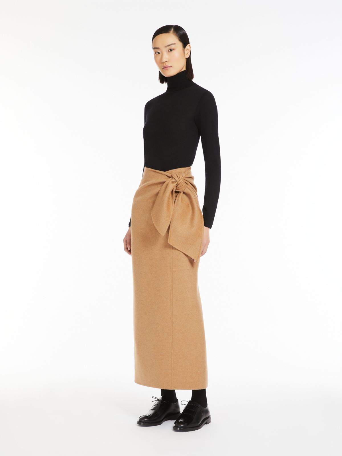 Straight skirt in lightweight camel hair - 驼色 - Marina Rinaldi