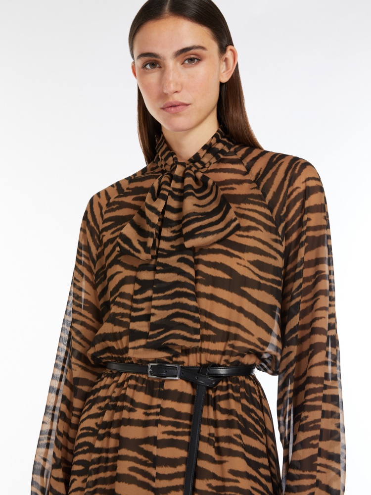 Shirt dress in printed silk - 黑色 - Marina Rinaldi - 4