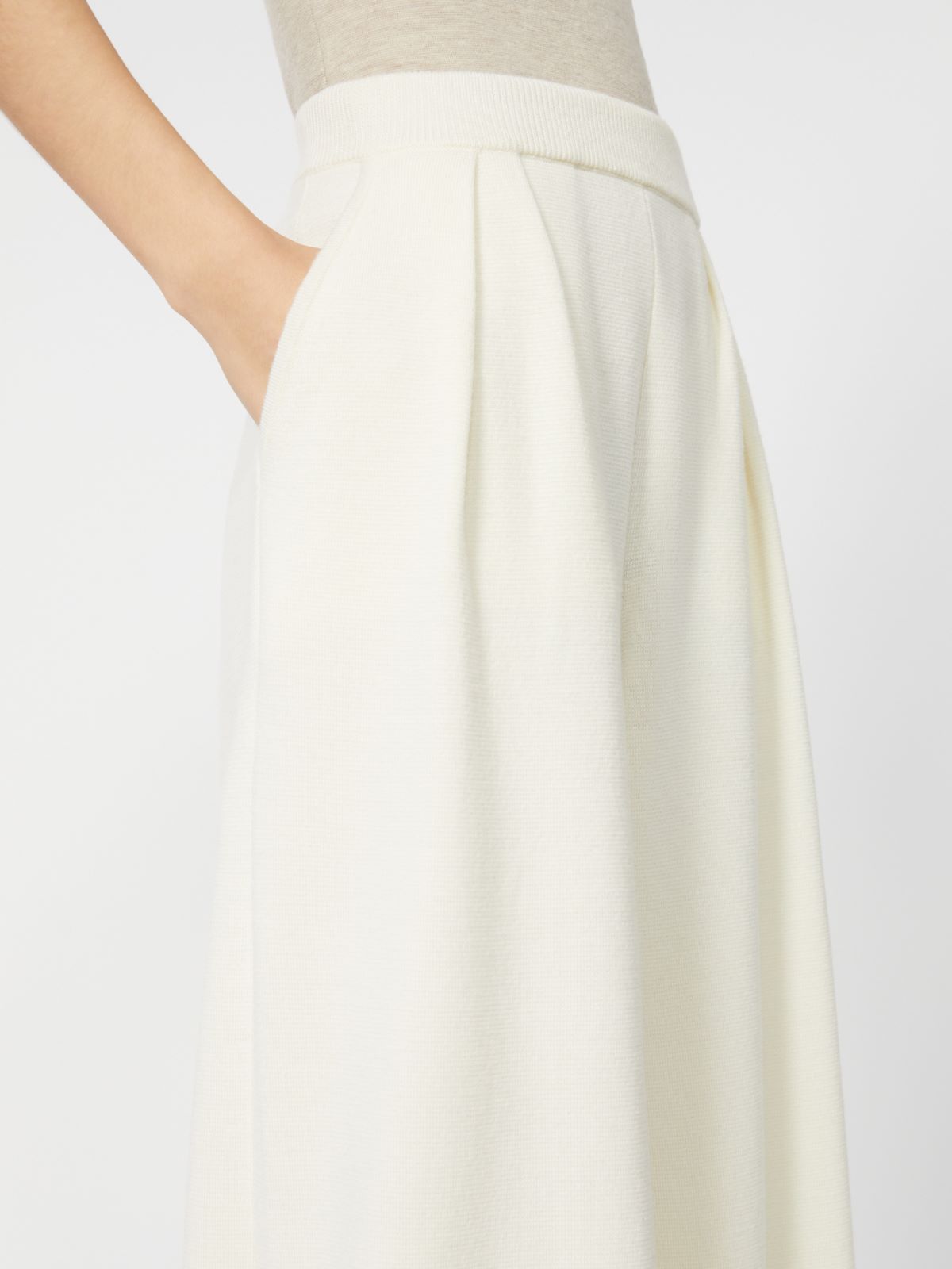 Wide-fit wool trousers - 真丝 - Marina Rinaldi - 4