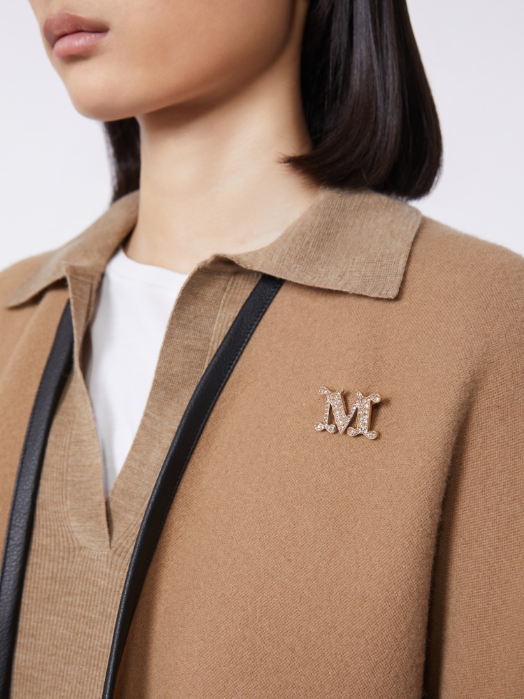 M形字母金属胸针 - 白色 - Marina Rinaldi - 2